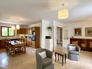 TV - Beautiful single storey villa with air conditioning and land of over 1000m² (VERNET LES BAINS)