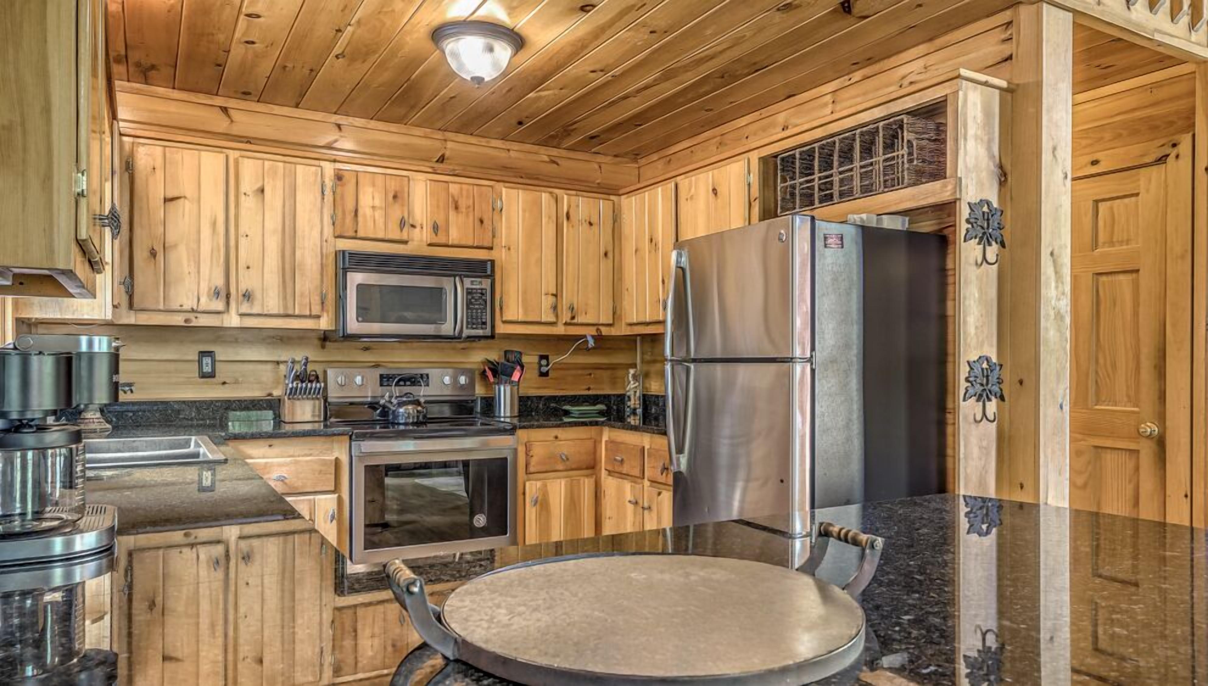 Necowa Cove Overlook - Pet Friendly | Mountain and Lake Views | Hot Tub