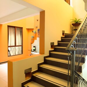 Handrails in stairways - Quinta Roca Hotel (Oaxaca)