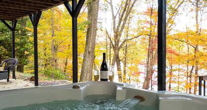 ✔ Lakefront paradise & lake toys included! Hot Tub~Dock~Game room & Fire-pit!