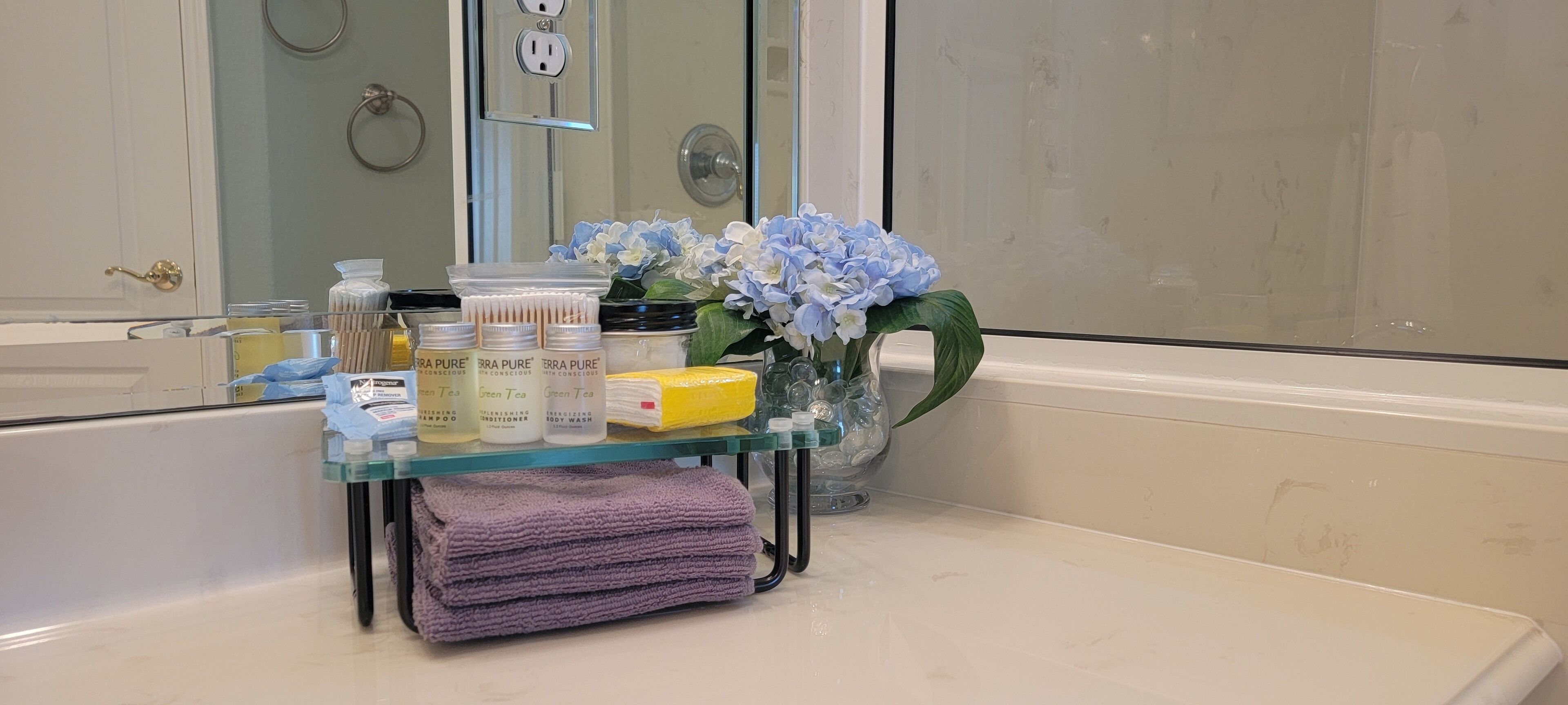 LAKEFRONT: LUXE, Small EVENTS, Dock, Boat, 2K+2Q, DISCOUNTED WEEKDAYS ❤️MORE 