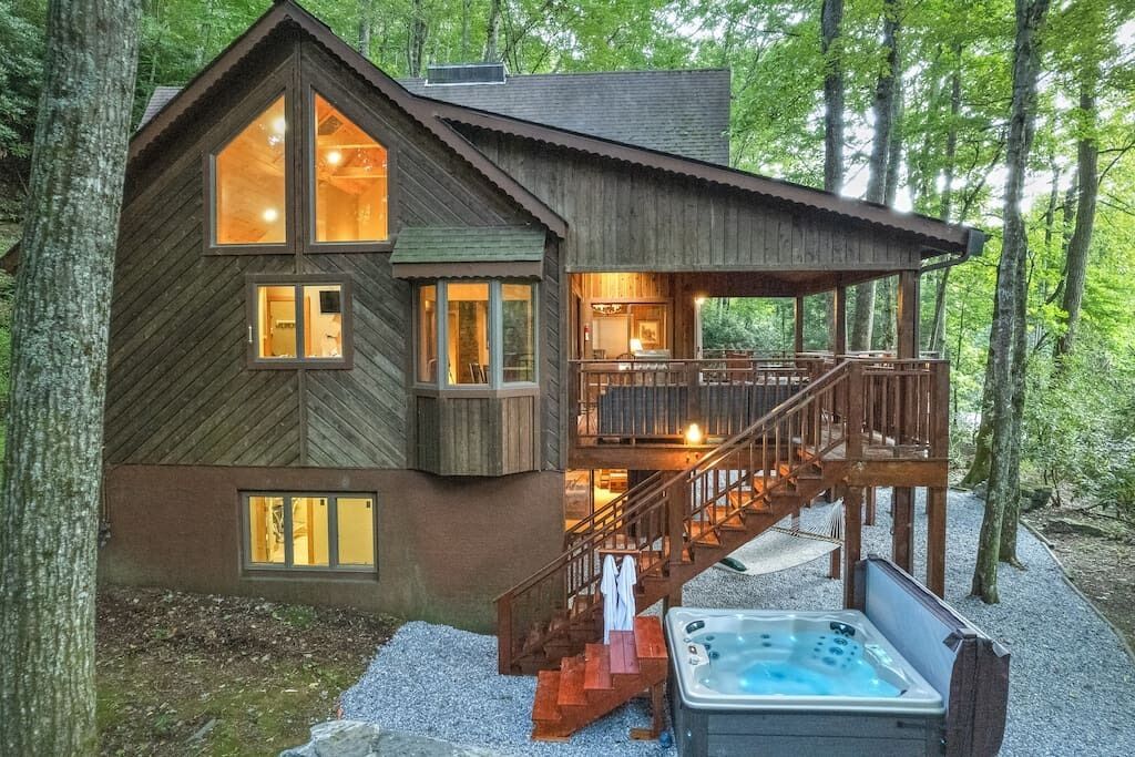 Basecamp Cabin:  RIVER . HOT TUB . GOLF . HIKE