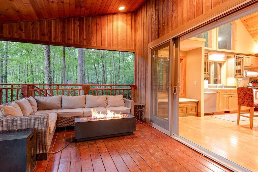 Basecamp Cabin:  RIVER . HOT TUB . GOLF . HIKE