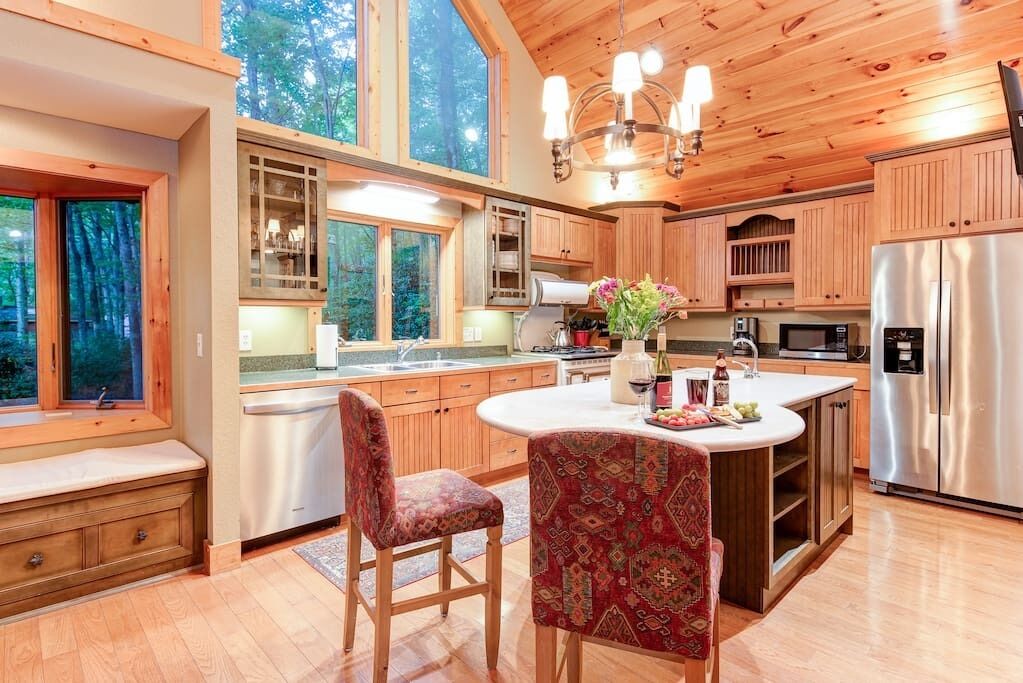 Basecamp Cabin:  RIVER . HOT TUB . GOLF . HIKE