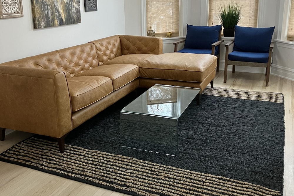 Western Logan Square 1 bedroom by Healy Station