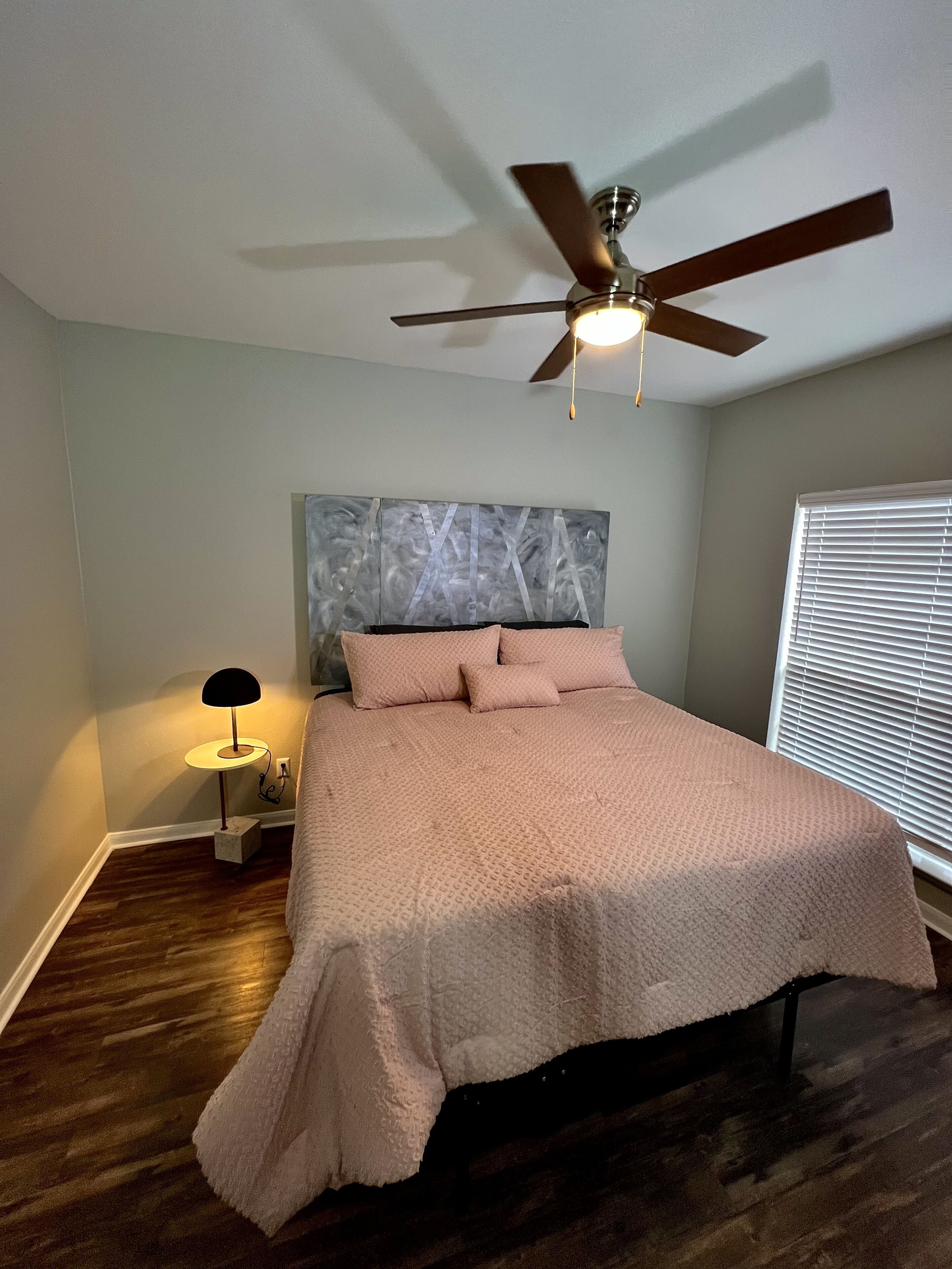 King Bed - 2 bed uptown West Village, Katy trail