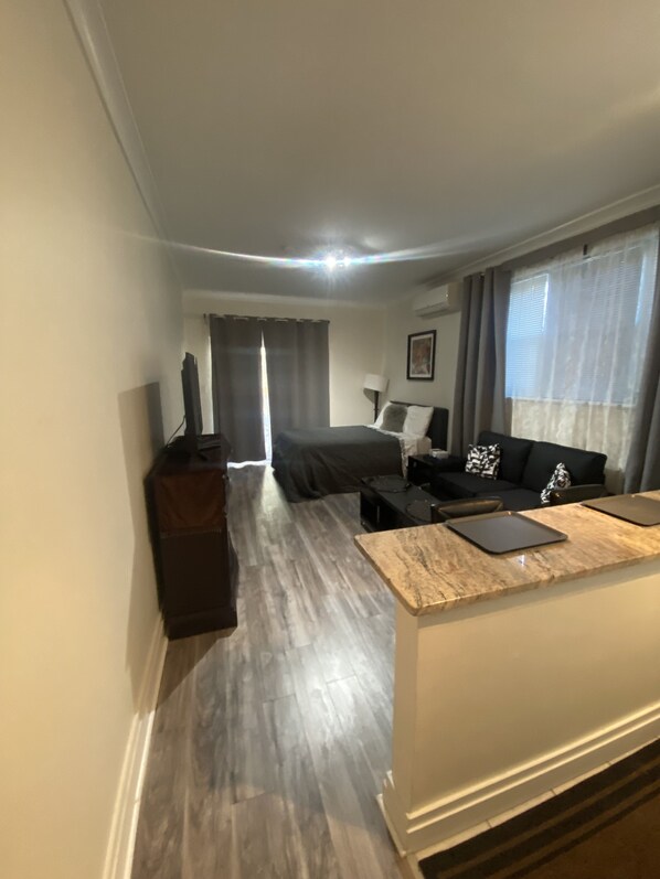 1 bedroom, WiFi, bed sheets - Beautifully Renovated DuPont Circle Studio (Washington)