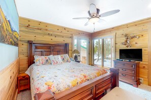 3 bedrooms, iron/ironing board, internet, bed sheets