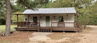 Adorable Guest Cabin In The Woods