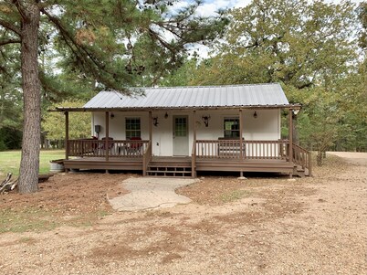 Adorable Guest Cabin In The Woods