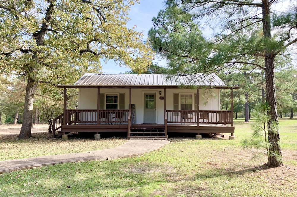 Adorable Guest Cabin In The Woods