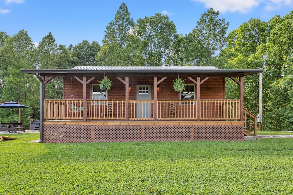 WiFi & Hot Tub - Country Dream - Cabin in Red River Gorge, KY!