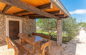 Outdoor dining - Lovely home in Vodice with WiFi (Vodice)