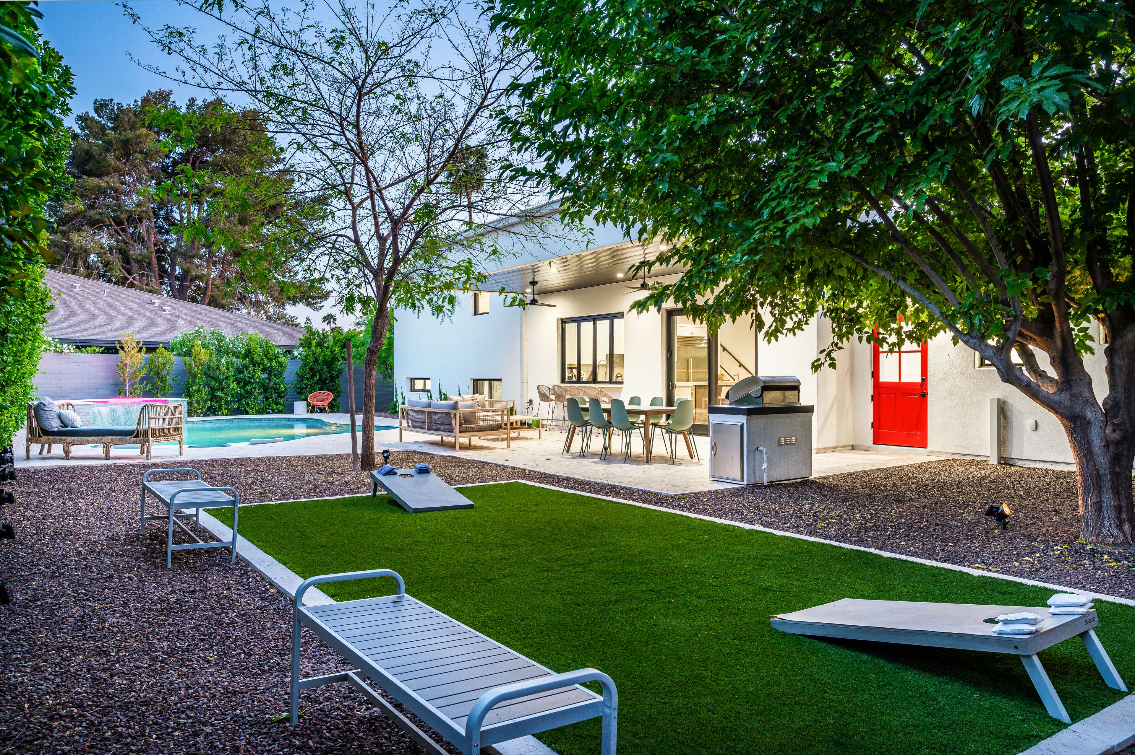 Pops of color & natural light, nearby everything Scottsdale has to offer!