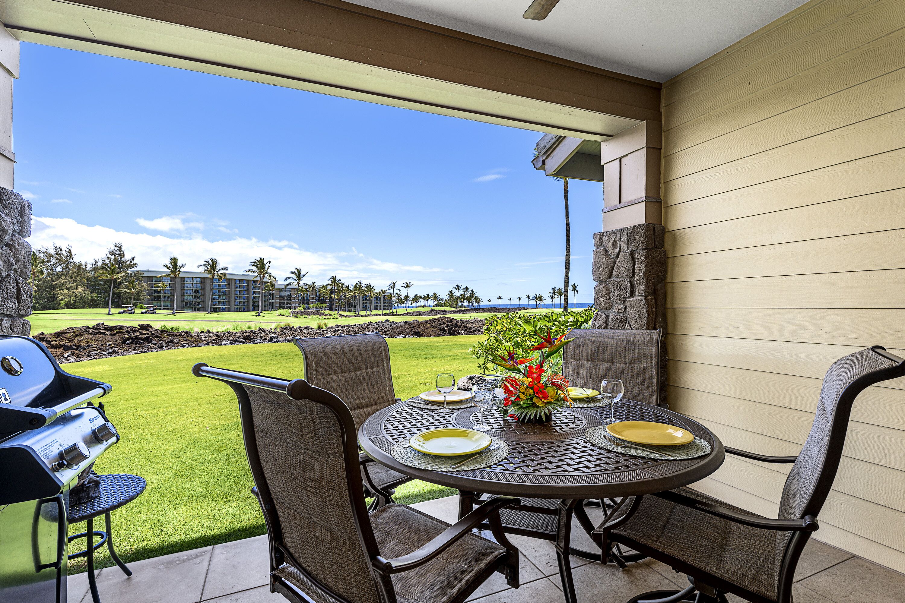 🏖️New Listing | Walking Distance to Shops, Food & Beach! | vrKCV