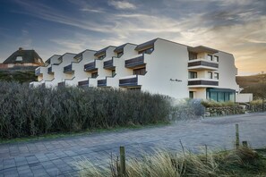 Exterior - Frisch Renovierte Ferienwohnung in Direkter Strandlage mit Westbalkon - Haus Delphin (Hörnum (Sylt))