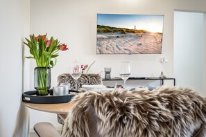 Interior - Frisch Renovierte Ferienwohnung in Direkter Strandlage mit Westbalkon - Haus Delphin (Hörnum (Sylt))