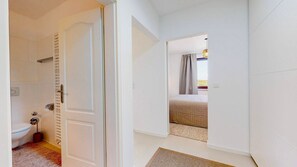 Unclassified image, 3 of 9, button - Frisch Renovierte Ferienwohnung in Direkter Strandlage mit Westbalkon - Haus Delphin (Hörnum (Sylt))