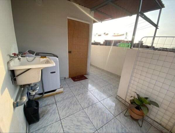 Terrace/patio - Lila Metcalfe (Villa Maria del Triunfo)