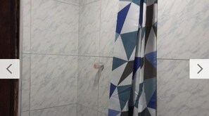 Bathroom - Lila Metcalfe (Villa Maria del Triunfo)