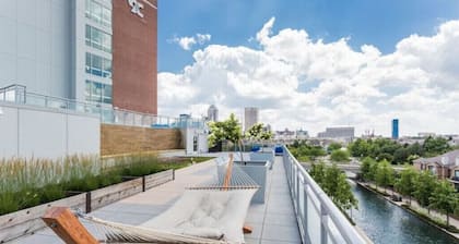 "Stunning Skyline & Canal View w/Free Parking"
