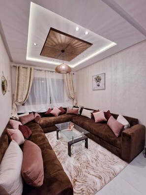 TV connectée, livres, chaßne hi-fi