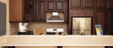 Microondas, horno, placa de cocina