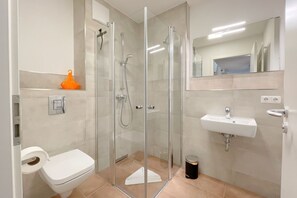 Douche, serviettes fournies