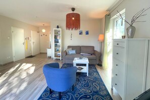 TV, ping pong, stereo