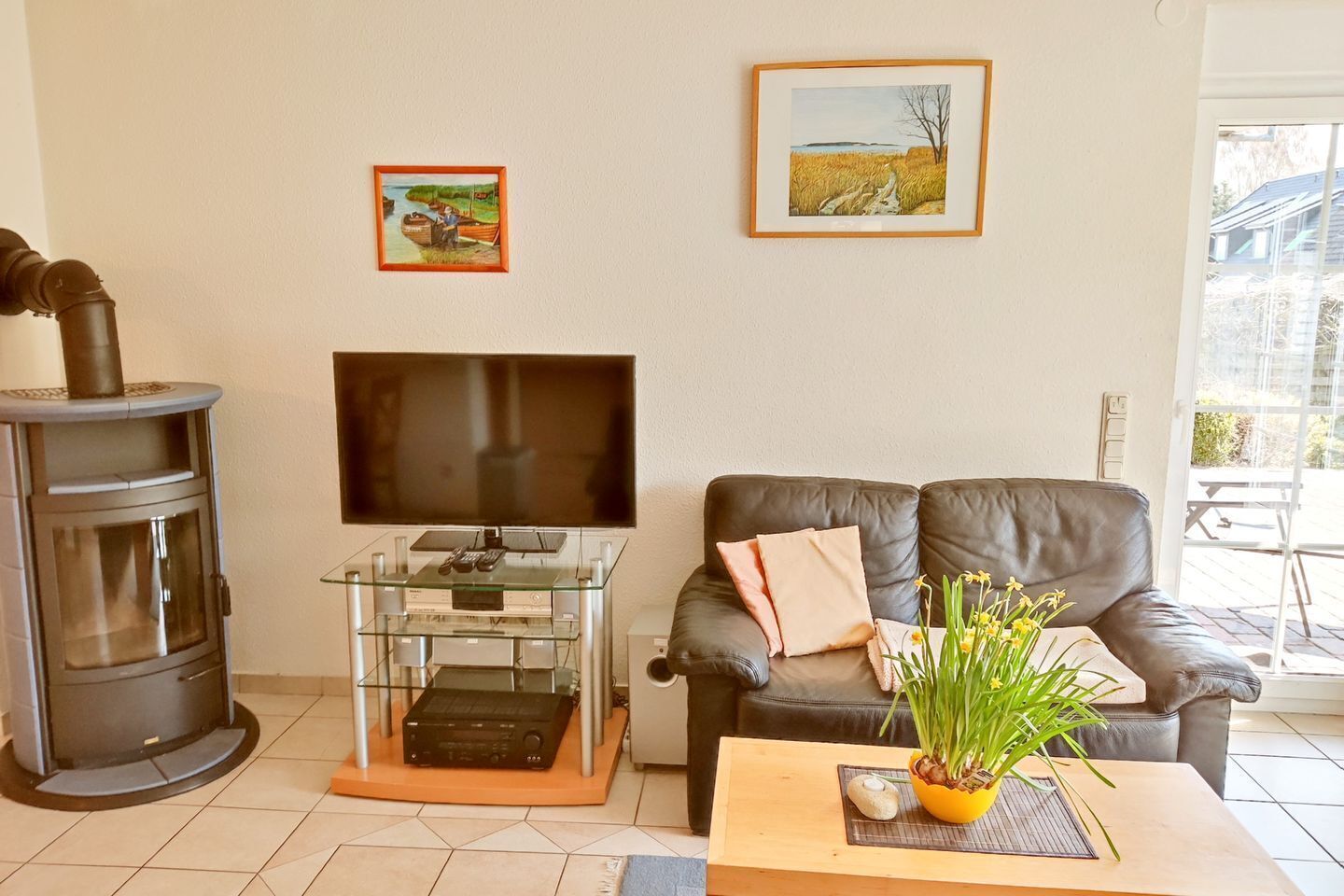 TV, fireplace, table tennis