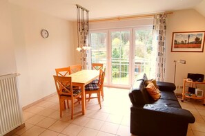 Unclassified image, 2 of 21, button