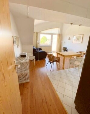 Televisión, tenis de mesa y estéreo 