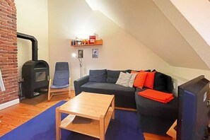 TV, fireplace, table tennis - Hochwertig, Moderne und Gemütliche Ferienwohnung mit 55qm für Vier Personen. - Blau-weiss (Loddin)