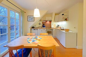Fridge, oven, stovetop, dishwasher - Hochwertig, Moderne und Gemütliche Ferienwohnung mit 55qm für Vier Personen. - Blau-weiss (Loddin)