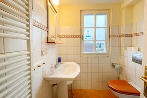 Shower, towels - Hochwertig, Moderne und Gemütliche Ferienwohnung mit 55qm für Vier Personen. - Blau-weiss (Loddin)