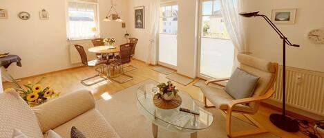 Fernseher, Tischtennisplatte