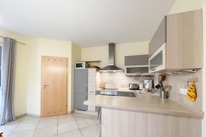 Unclassified image, 5 of 27, button