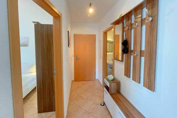 1 bedroom, bed sheets
