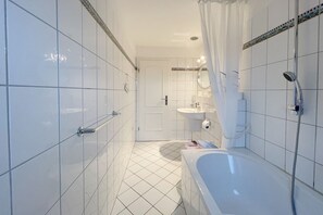 Douche, serviettes fournies