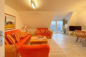 TV, ping pong - Experience unforgettable days in the charming vacation apartment "Inselhaus 8"! - (Loddin)