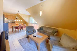 Fernseher, Kamin, Tischtennisplatte