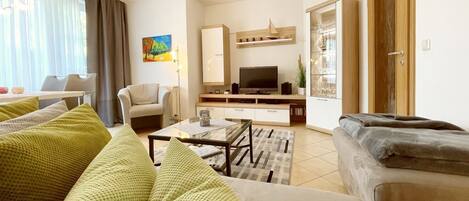 TV, ping pong, stereo