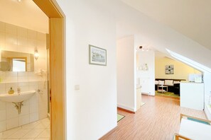 Unclassified image, 2 of 20, button