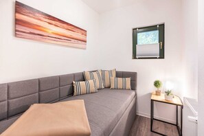 Fernseher, Tischtennisplatte