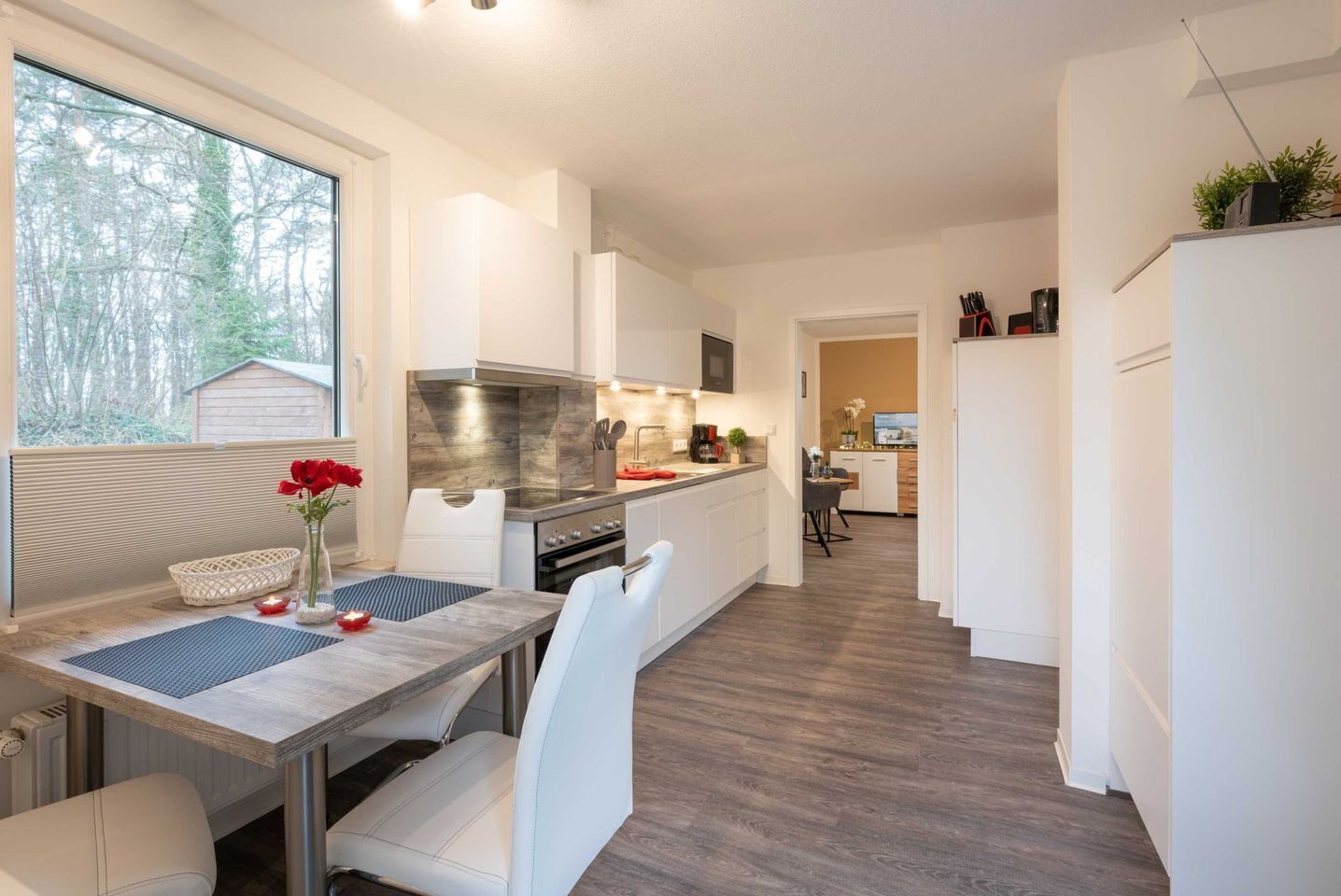 Køleskab, mikrobølgeovn, ovn, kogeplade