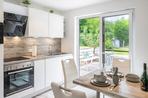 Fridge, microwave, oven, stovetop - Hochwertig, Liebevoll Eingerichtetes, 48qm Großes, Ferienhaus für 3 Personen. - Gerhart-hauptmann (Loddin)