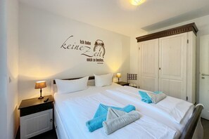 2 bedrooms, in-room safe, iron/ironing board, WiFi - "Vacation for the senses: Relaxing vacation apartment in the coastal forest" - Am Küstenwald (Koserow)