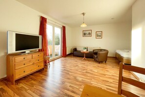 TV, tavolo da ping pong