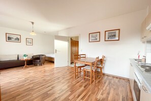 Unclassified image, 2 of 22, button