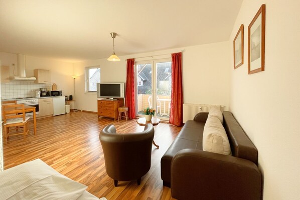 TV, ping pong - "Relax in the charming vacation apartment on the Usedom coast!" - (Loddin)